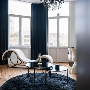 https://the-rabbit-hole-antwerp-adult-playroom.hotelsantwerp.net